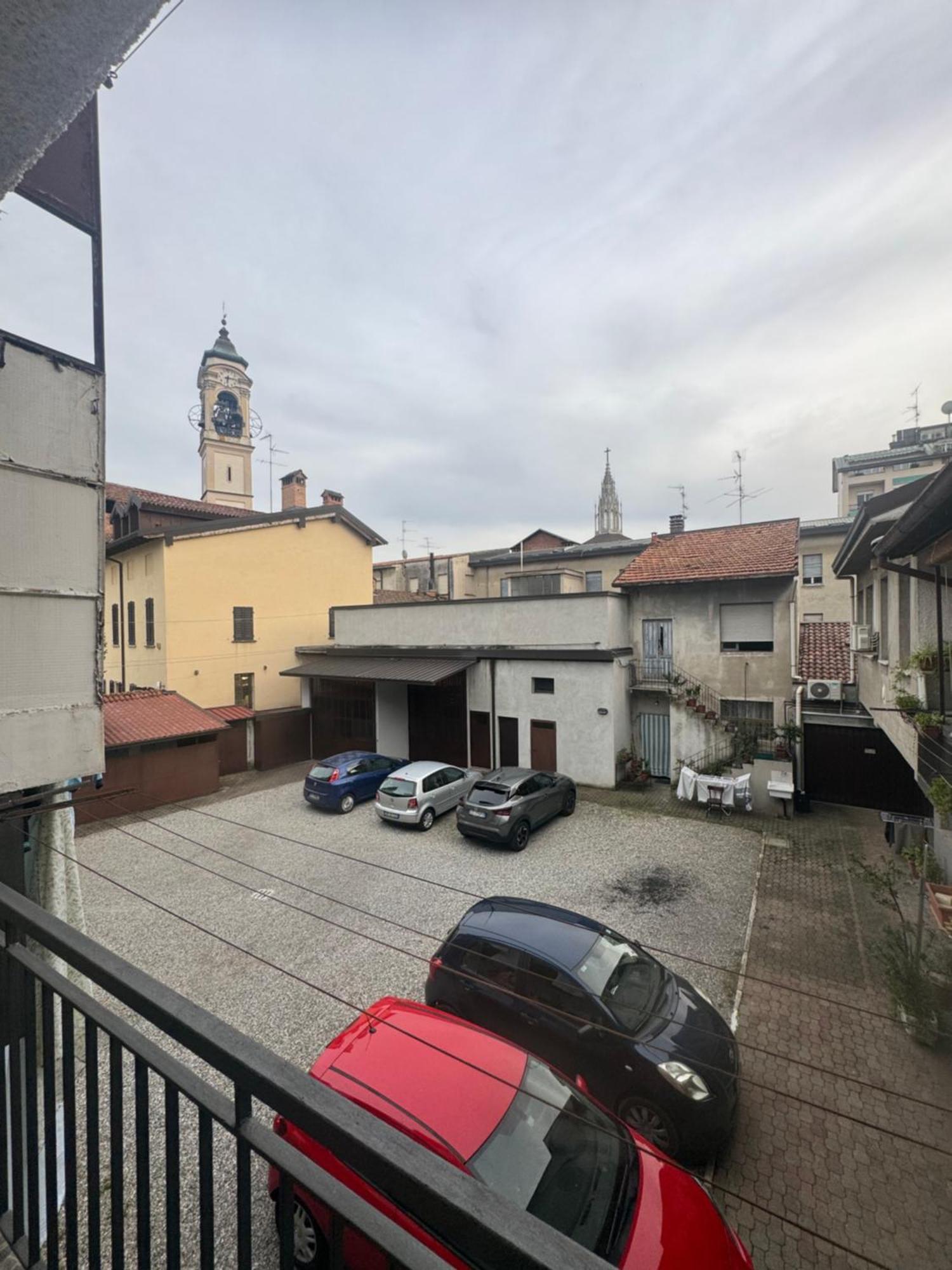 Casa Alessio - Elegante Appartamento Nel Cuore Di Cesano Maderno Luaran gambar