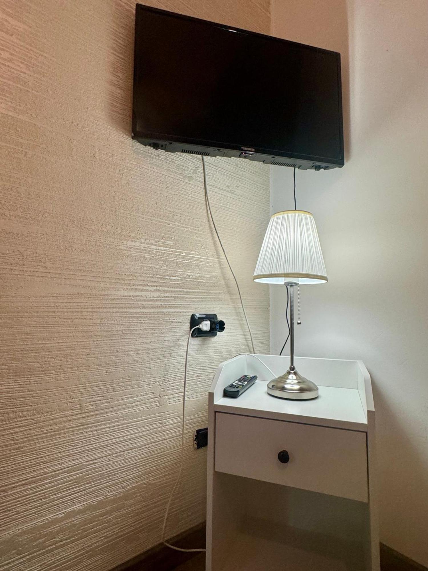 Casa Alessio - Elegante Appartamento Nel Cuore Di Cesano Maderno Luaran gambar