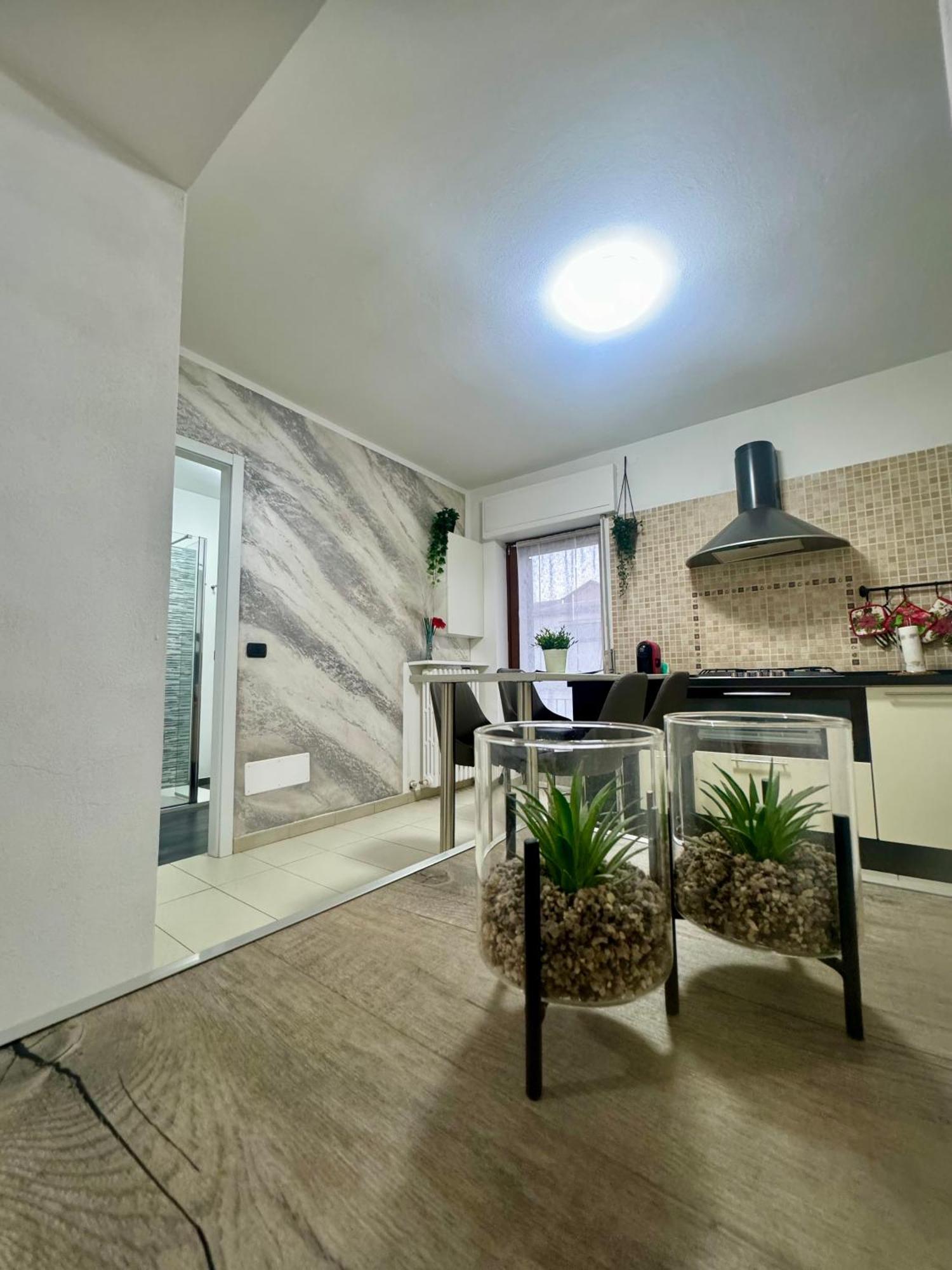 Casa Alessio - Elegante Appartamento Nel Cuore Di Cesano Maderno Luaran gambar